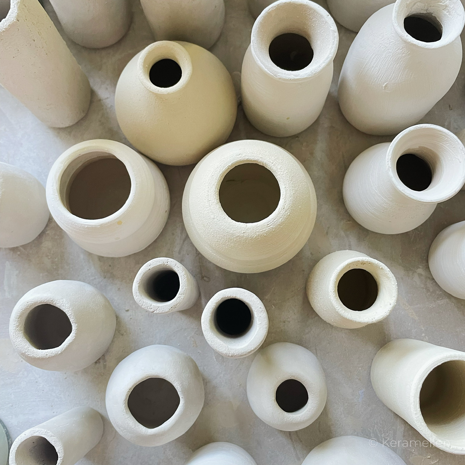 Vaasjes in kiln